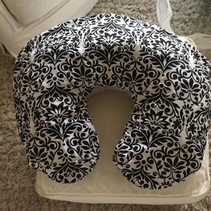 white boppy pillow